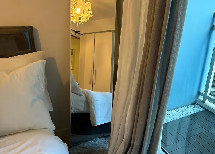 Urban Luxe Staycation With Balcony Manila